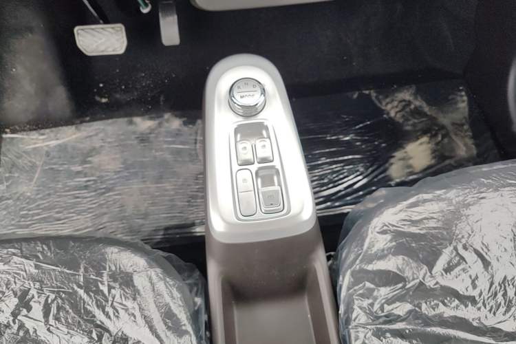 Used CHANGAN NEVO Lumin 2026 Model Treasure Edition 205km Passionate Beige Ningde Gear Lever