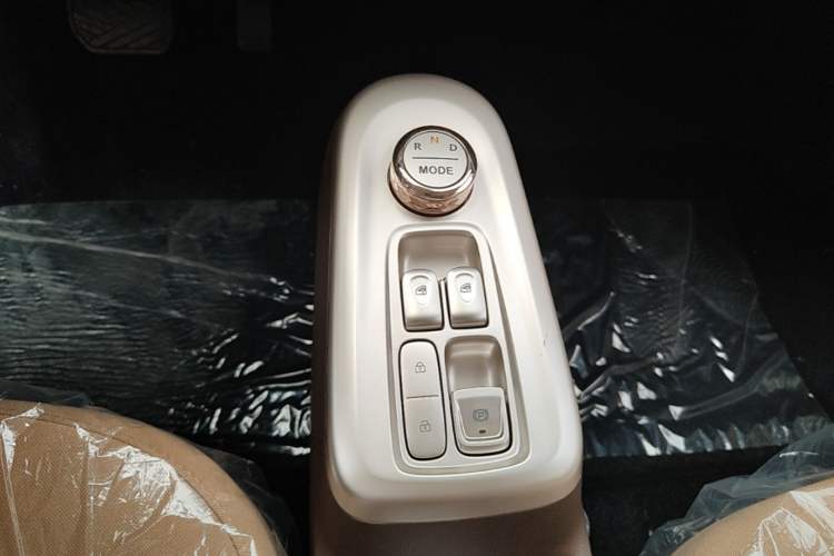 Used CHANGAN NEVO Lumin 2026 Model Treasure Edition 205km Passionate Beige Ningde Gear Lever