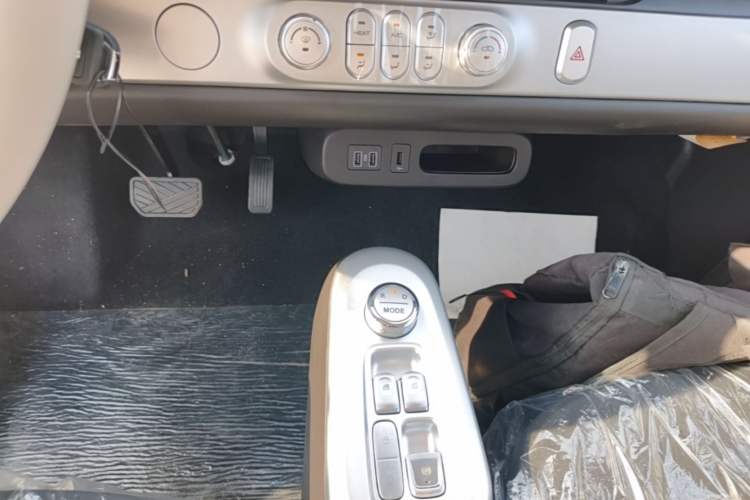 Used CHANGAN NEVO Lumin 2026 Model Treasure Edition 205km Passionate Beige Ningde Gear Lever