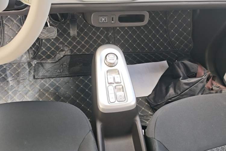 Used CHANGAN NEVO Lumin 2026 Model Treasure Edition 205km Passionate Beige Ningde Gear Lever