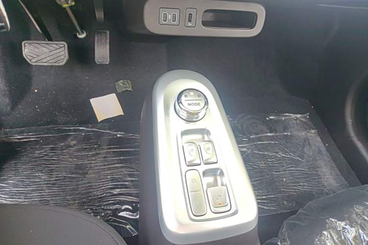 Used CHANGAN NEVO Lumin 2026 Model Treasure Edition 205km Passionate Beige Ningde Gear Lever