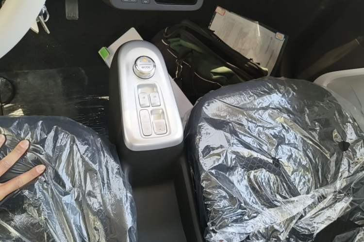 Used CHANGAN NEVO Lumin 2026 Model Treasure Edition 205km Passionate Beige Ningde Gear Lever