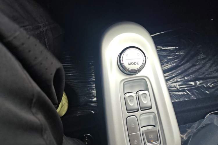 Used CHANGAN NEVO Lumin 2026 Model Treasure Edition 205km Beloved Beige Guoxuan Gear Lever