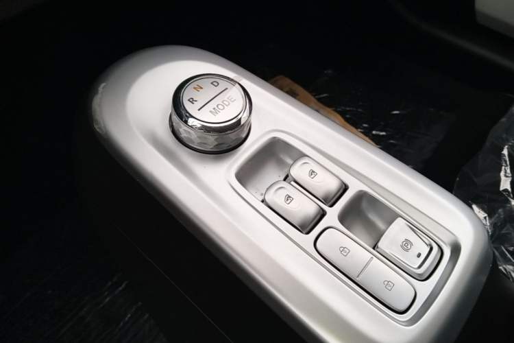 Used CHANGAN NEVO Lumin 2026 Model Treasure Edition 205km Passionate Beige Ningde Gear Lever