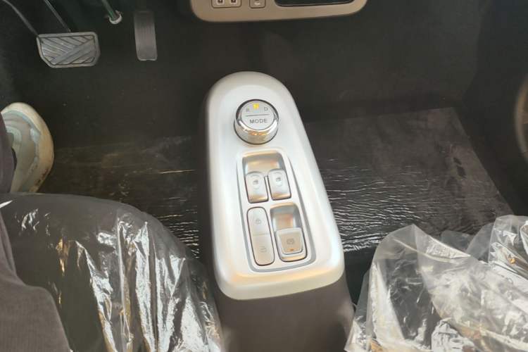 Used CHANGAN NEVO Lumin 2026 Model Treasure Edition 205km Passionate Beige Ningde Gear Lever