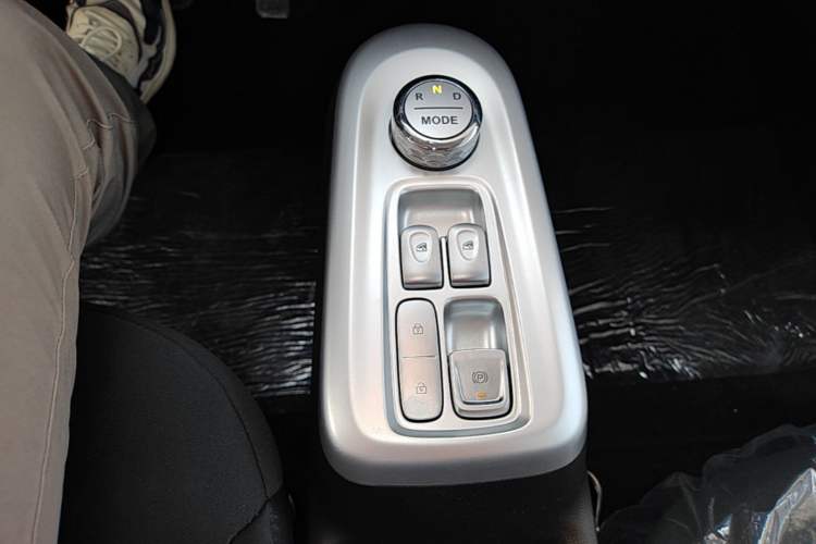 Used CHANGAN NEVO Lumin 2026 Model Treasure Edition 205km Passionate Beige Ningde Gear Lever