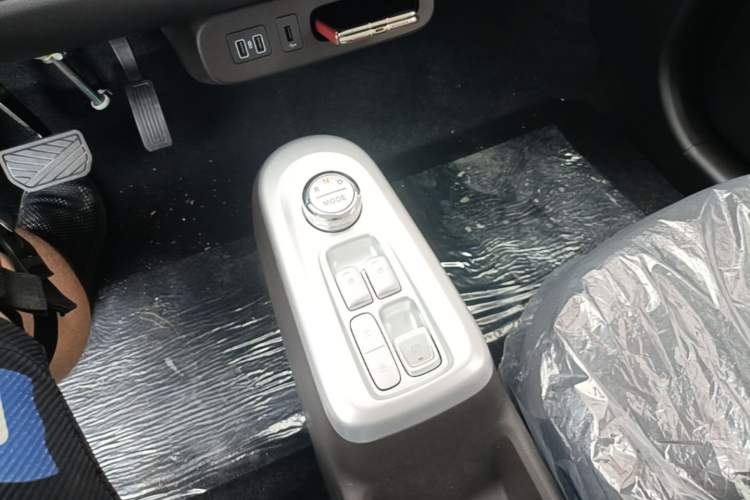 Used CHANGAN NEVO Lumin 2026 Model Treasure Edition 205km Passionate Beige Ningde Gear Lever
