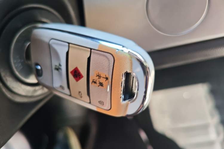 Used CHANGAN NEVO Lumin 2026 Model Treasure Edition 205km Beloved Beige Guoxuan Interior 1