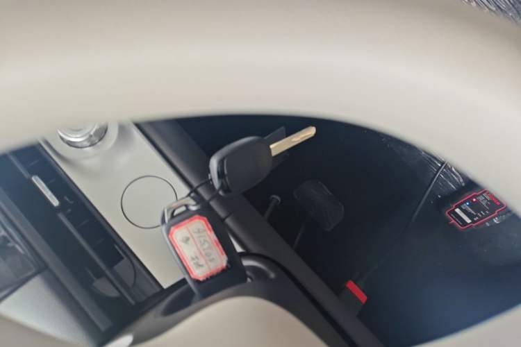 Used CHANGAN NEVO Lumin 2026 Model Treasure Edition 205km Beloved Beige Guoxuan Interior 1