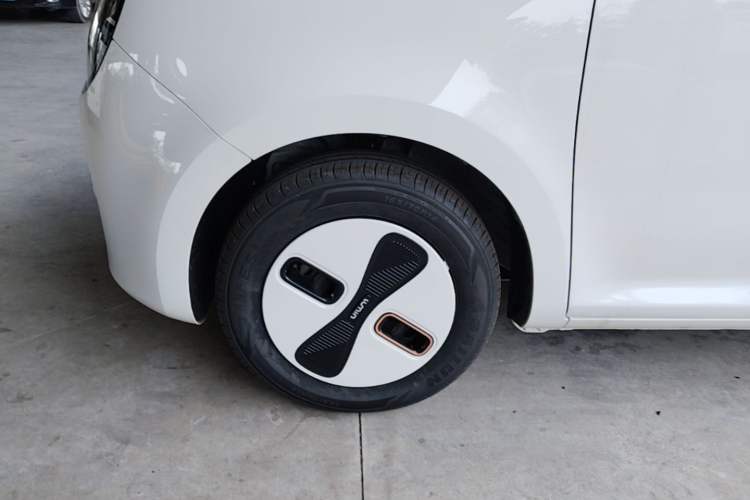 Used CHANGAN NEVO Lumin 2026 Model Treasure Edition 205km Passionate Beige Ningde Left Front Wheel Hub
