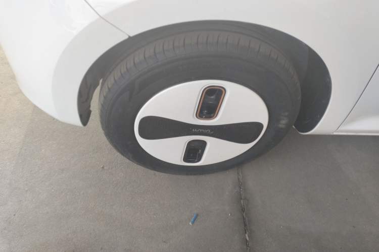 Used CHANGAN NEVO Lumin 2026 Model Treasure Edition 205km Beloved Beige Guoxuan Left Front Wheel Hub