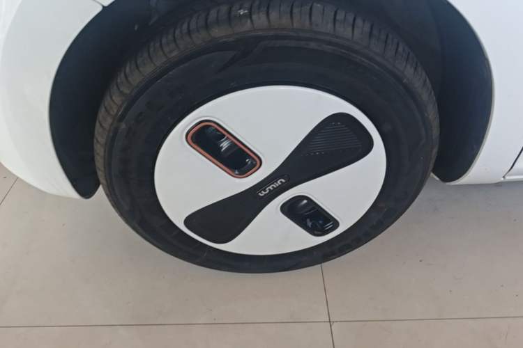 Used CHANGAN NEVO Lumin 2026 Model Treasure Edition 205km Beloved Beige Guoxuan Left Front Wheel Hub