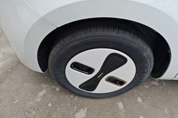 Used CHANGAN NEVO Lumin 2026 Model Treasure Edition 205km Beloved Beige Guoxuan Left Front Wheel Hub