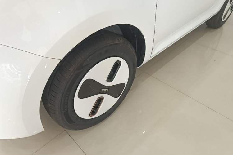 Used CHANGAN NEVO Lumin 2026 Model Treasure Edition 205km Beloved Beige Guoxuan Left Front Wheel Hub