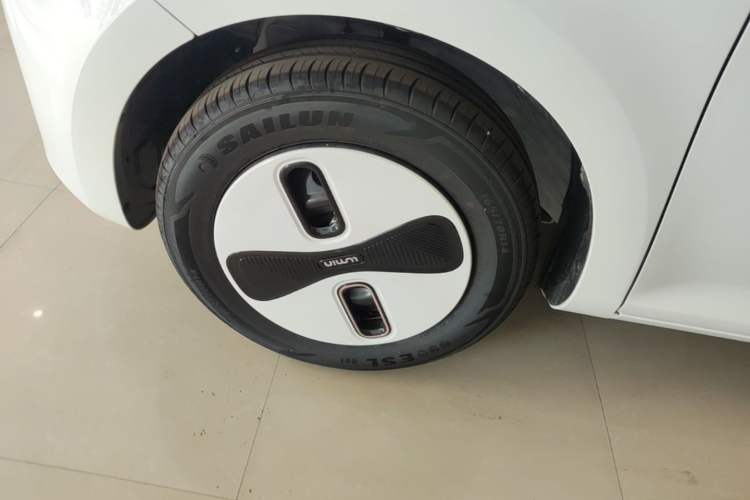 Used CHANGAN NEVO Lumin 2026 Model Treasure Edition 205km Beloved Beige Guoxuan Left Front Wheel Hub