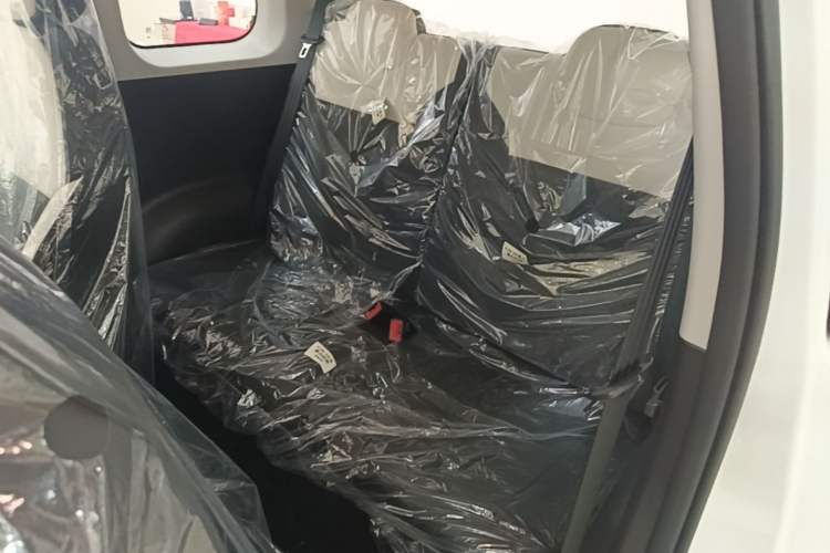 Used CHANGAN NEVO Lumin 2026 Model Treasure Edition 205km Beloved Beige Guoxuan Left Rear Seat