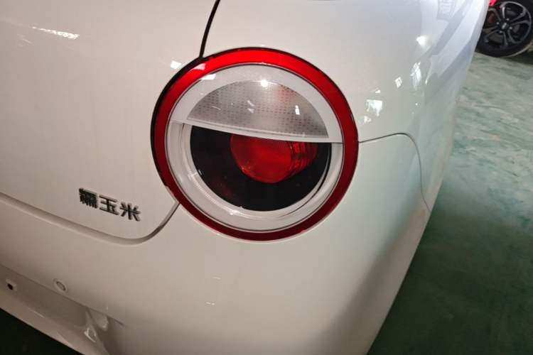 Used CHANGAN NEVO Lumin 2026 Model Treasure Edition 205km Passionate Beige Ningde Right Rear Taillight