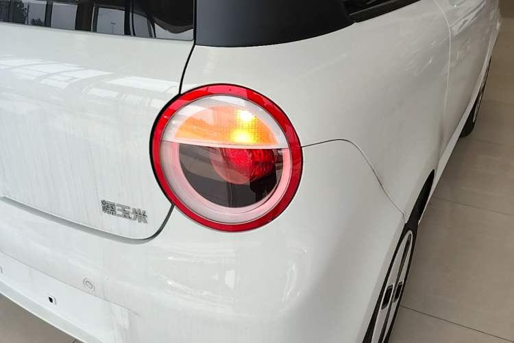 Used CHANGAN NEVO Lumin 2026 Model Treasure Edition 205km Passionate Beige Ningde Right Rear Taillight