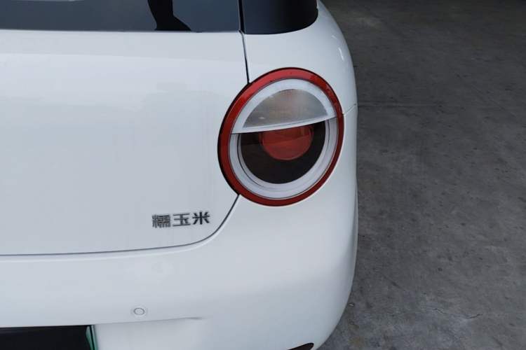 Used CHANGAN NEVO Lumin 2026 Model Treasure Edition 205km Passionate Beige Ningde Right Rear Taillight