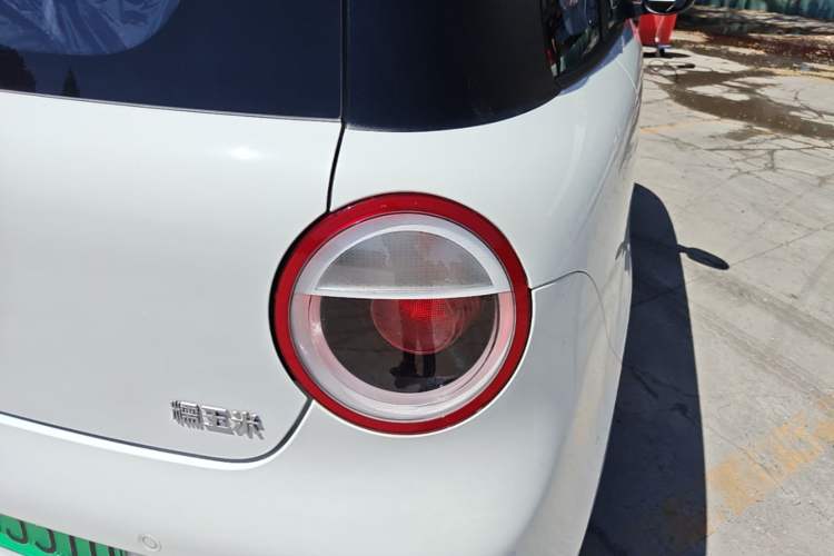 Used CHANGAN NEVO Lumin 2026 Model Treasure Edition 205km Beloved Beige Guoxuan Right Rear Taillight