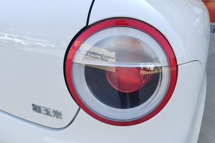 Used CHANGAN NEVO Lumin 2026 Model Treasure Edition 205km Passionate Beige Ningde Right Rear Taillight