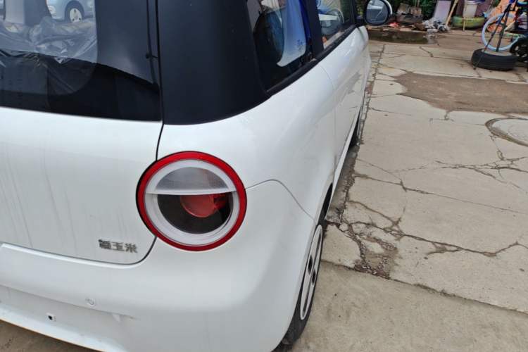 Used CHANGAN NEVO Lumin 2026 Model Treasure Edition 205km Beloved Beige Guoxuan Right Rear Taillight