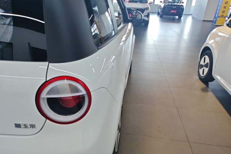 Used CHANGAN NEVO Lumin 2026 Model Treasure Edition 205km Passionate Beige Ningde Right Rear Taillight
