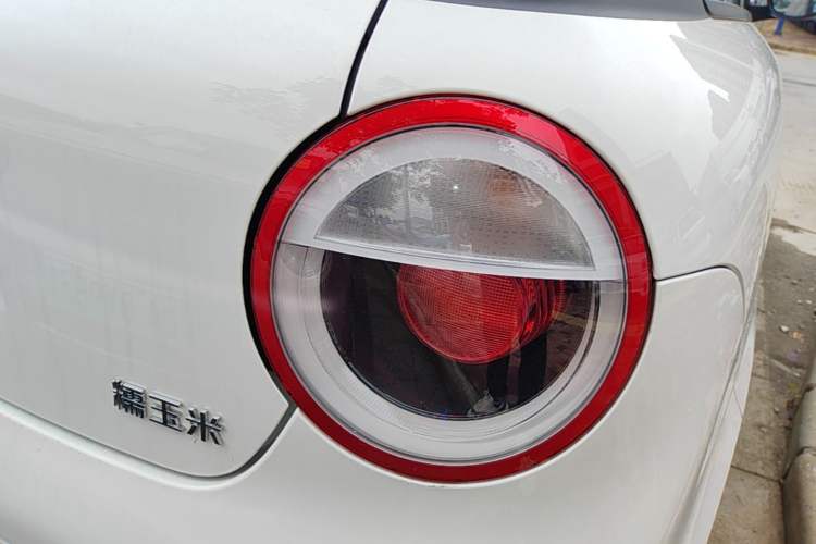 Used CHANGAN NEVO Lumin 2026 Model Treasure Edition 205km Passionate Beige Ningde Right Rear Taillight