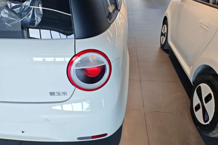 Used CHANGAN NEVO Lumin 2026 Model Treasure Edition 205km Passionate Beige Ningde Right Rear Taillight