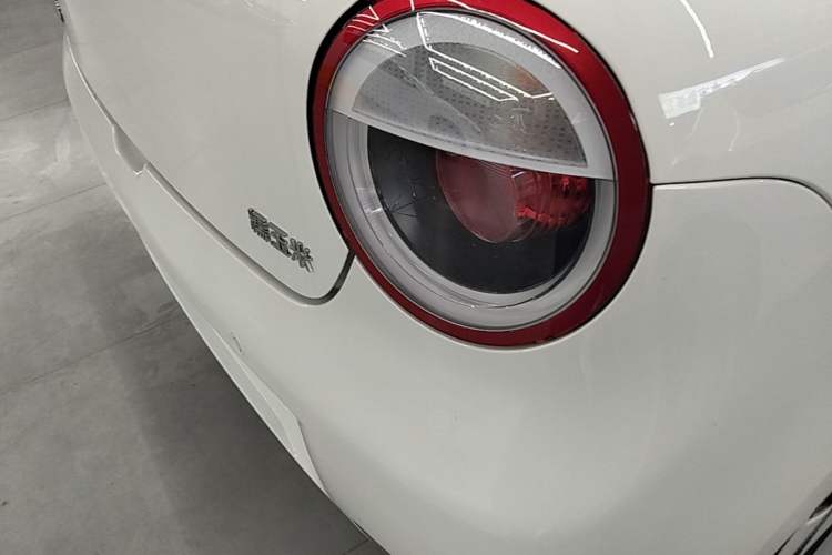 Used CHANGAN NEVO Lumin 2026 Model Treasure Edition 205km Passionate Beige Ningde Right Rear Taillight