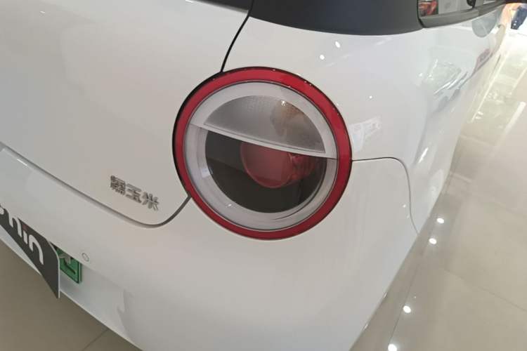 Used CHANGAN NEVO Lumin 2026 Model Treasure Edition 205km Beloved Beige Guoxuan Right Rear Taillight