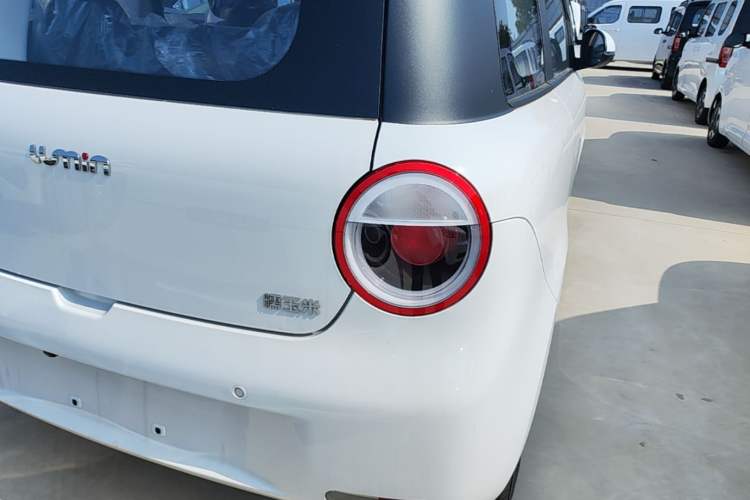 Used CHANGAN NEVO Lumin 2026 Model Treasure Edition 205km Passionate Beige Ningde Right Rear Taillight