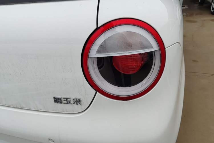 Used CHANGAN NEVO Lumin 2026 Model Treasure Edition 205km Passionate Beige Ningde Right Rear Taillight