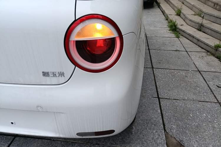 Used CHANGAN NEVO Lumin 2026 Model Treasure Edition 205km Passionate Beige Ningde Right Rear Taillight