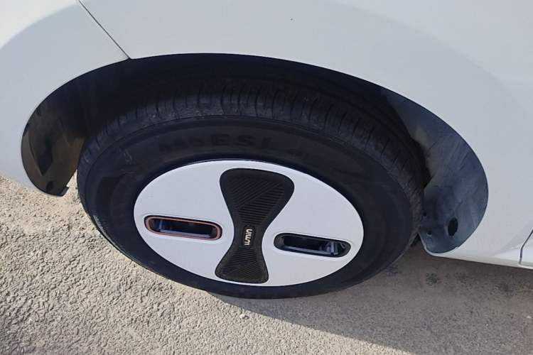 Used CHANGAN NEVO Lumin 2026 Model Treasure Edition 205km Passionate Beige Ningde Right Rear Wheel Hub