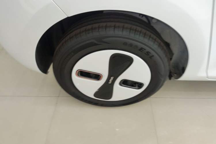Used CHANGAN NEVO Lumin 2026 Model Treasure Edition 205km Beloved Beige Guoxuan Right Rear Wheel Hub