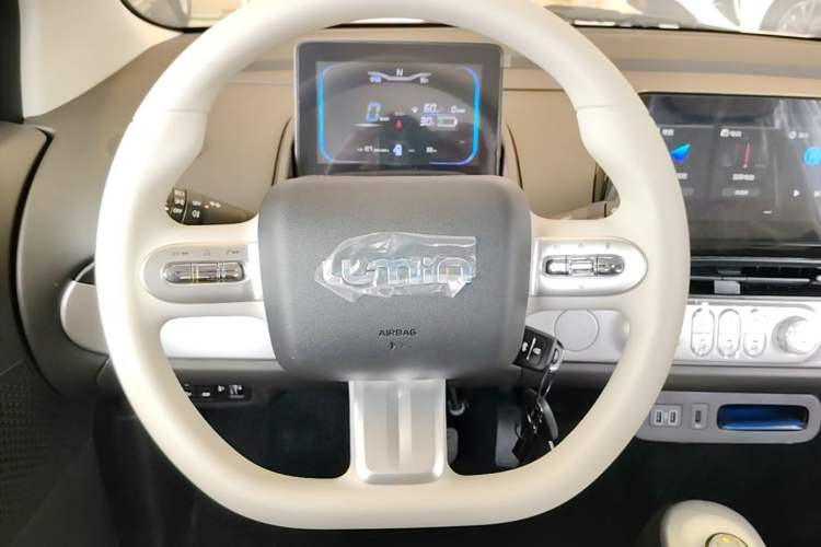 Used CHANGAN NEVO Lumin 2026 Model Treasure Edition 205km Passionate Beige Ningde Steering Wheel