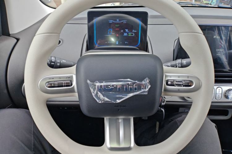 Used CHANGAN NEVO Lumin 2026 Model Treasure Edition 205km Beloved Beige Guoxuan Steering Wheel