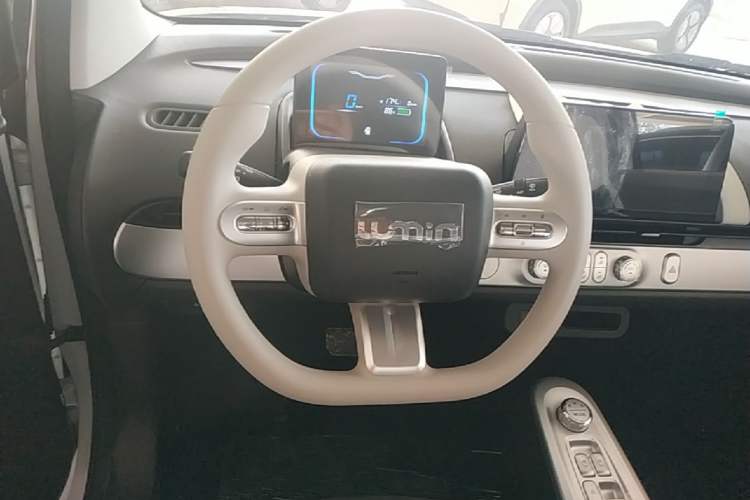Used CHANGAN NEVO Lumin 2026 Model Treasure Edition 205km Passionate Beige Ningde Steering Wheel