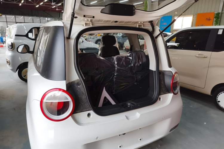 Used CHANGAN NEVO Lumin 2026 Model Treasure Edition 205km Passionate Beige Ningde Trunk