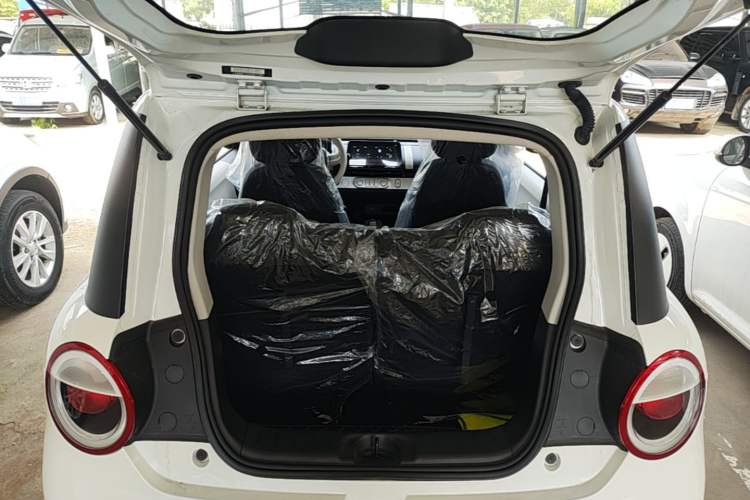 Used CHANGAN NEVO Lumin 2026 Model Treasure Edition 205km Passionate Beige Ningde Trunk