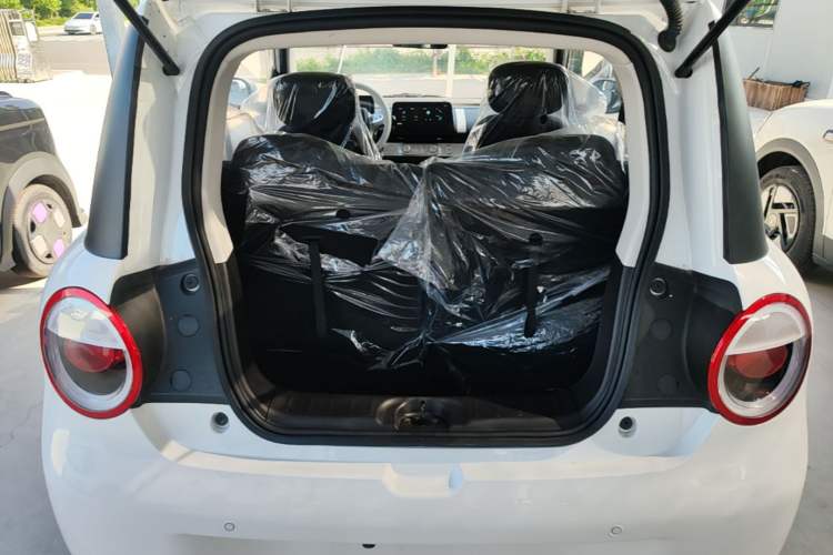 Used CHANGAN NEVO Lumin 2026 Model Treasure Edition 205km Passionate Beige Ningde Trunk