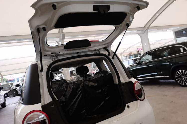 Used CHANGAN NEVO Lumin 2026 Model Treasure Edition 205km Passionate Beige Ningde Trunk