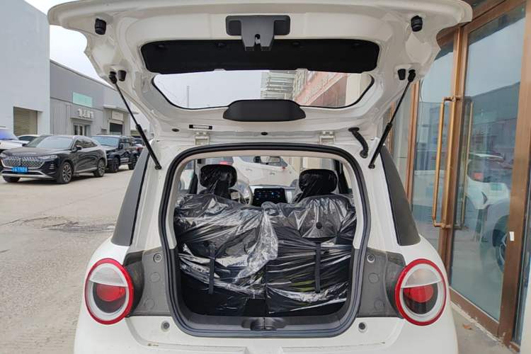 Used CHANGAN NEVO Lumin 2026 Model Treasure Edition 205km Passionate Beige Ningde Trunk