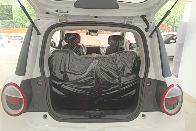 Used CHANGAN NEVO Lumin 2026 Model Treasure Edition 205km Beloved Beige Guoxuan Trunk