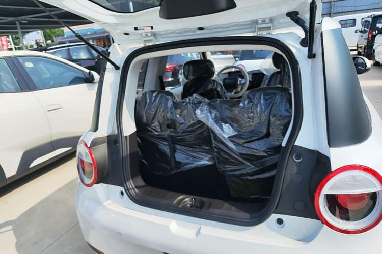 Used CHANGAN NEVO Lumin 2026 Model Treasure Edition 205km Passionate Beige Ningde Trunk