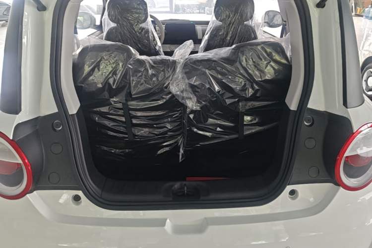 Used CHANGAN NEVO Lumin 2026 Model Treasure Edition 205km Passionate Beige Ningde Trunk