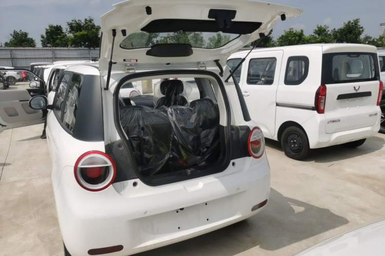 Used CHANGAN NEVO Lumin 2026 Model Treasure Edition 205km Passionate Beige Ningde Trunk