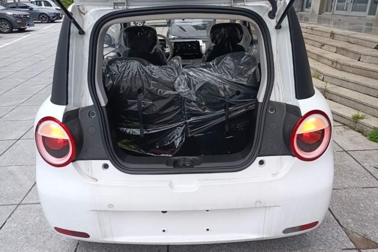 Used CHANGAN NEVO Lumin 2026 Model Treasure Edition 205km Passionate Beige Ningde Trunk