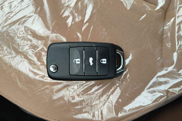 Used CHANGAN NEVO Lumin 2026 Model Treasure Edition 205km Passionate Beige Ningde Vehicle Key